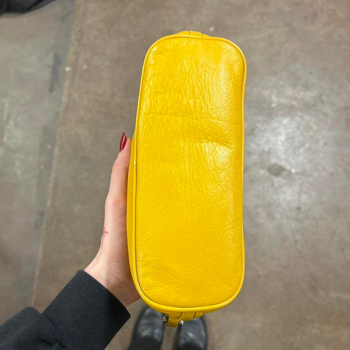 Gucci yellow leather boat bag