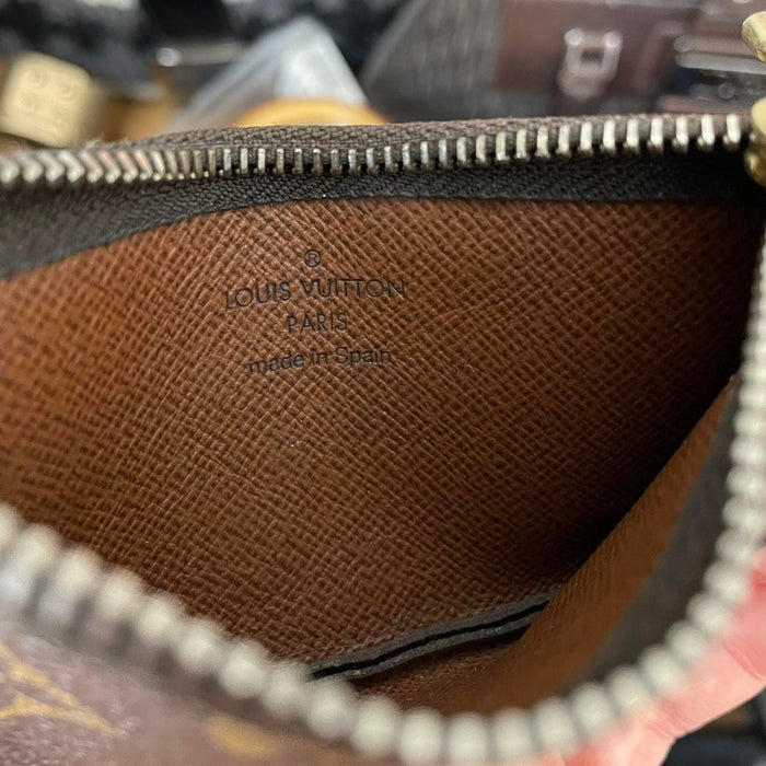 Louis Vuitton monogram coin purse

100% authentic 

Classic brown monogram