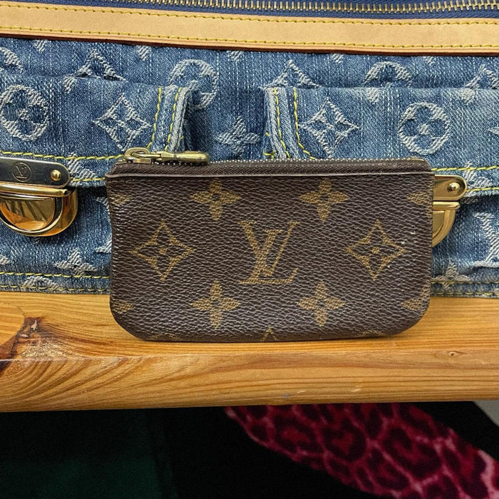 Louis Vuitton monogram coin purse

100% authentic 

Classic brown monogram